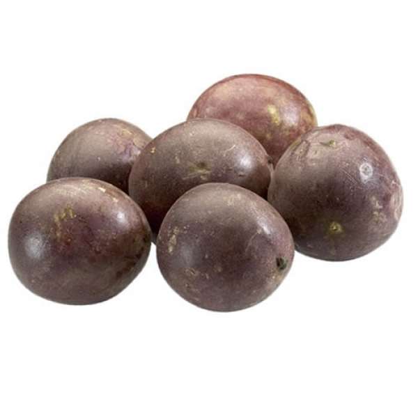 Maracujá roxo, vendido a granel. Produto proveniente de agricultura tradicional / convencional, de origem nacional.