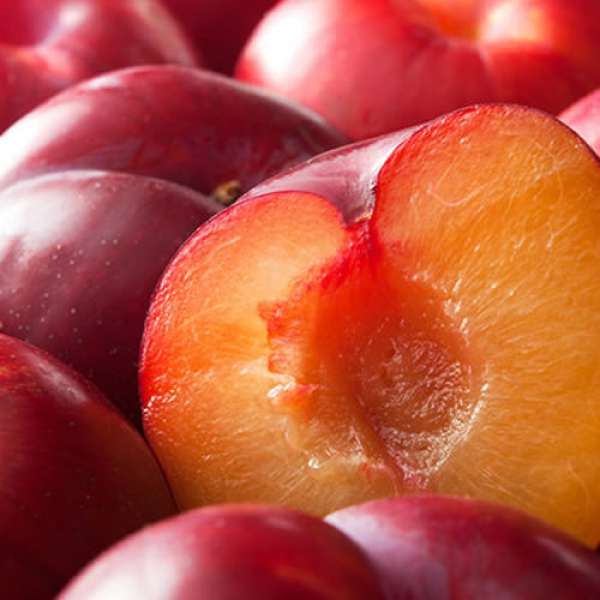 Ameixa , vendida a granel. A ameixa é comumente conhecida como uma fruta que regula o intestino e que por isso combate a constipação